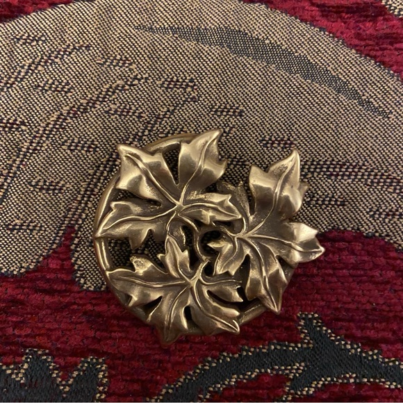 Vintage Metropolitan Museum of Art 1986 Three Leaf Brooch Gold Tone - Picture 3 of 4